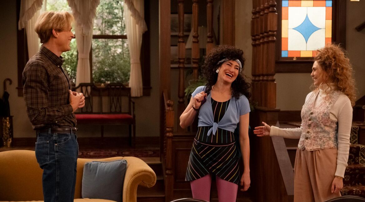 Vision, Agnes und Wanda unterhalten sich.