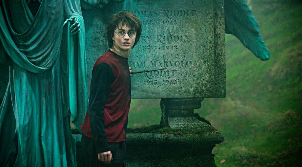 Harry Potter vor Tom Riddles Grab in Harry Potter und der Feuerkelch