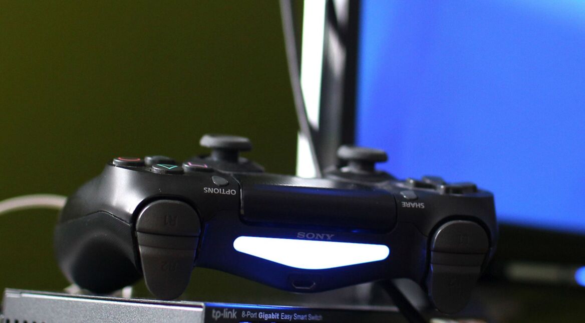 Schwarzer PS4-Controller