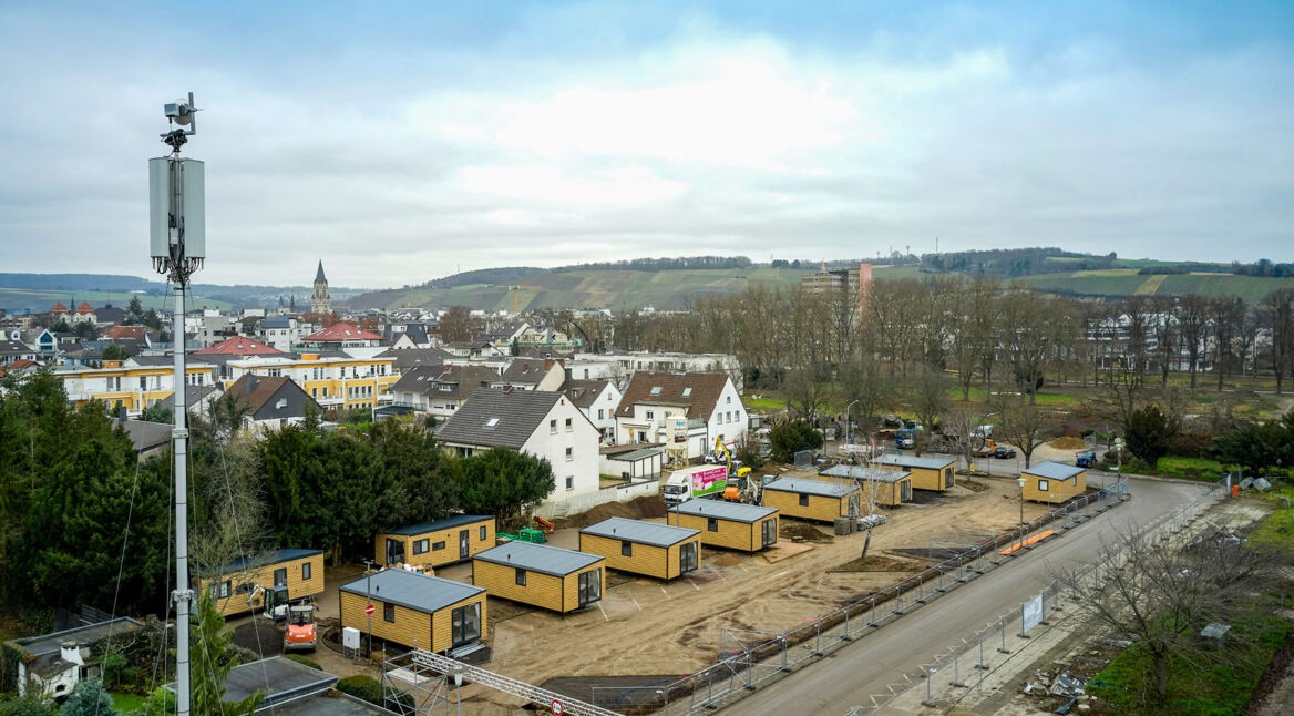 180 Tiny Houses im von der Flut betroffenen Ahrtal werden mit Internet und GigaTV von Vodafone ausgestattet.
