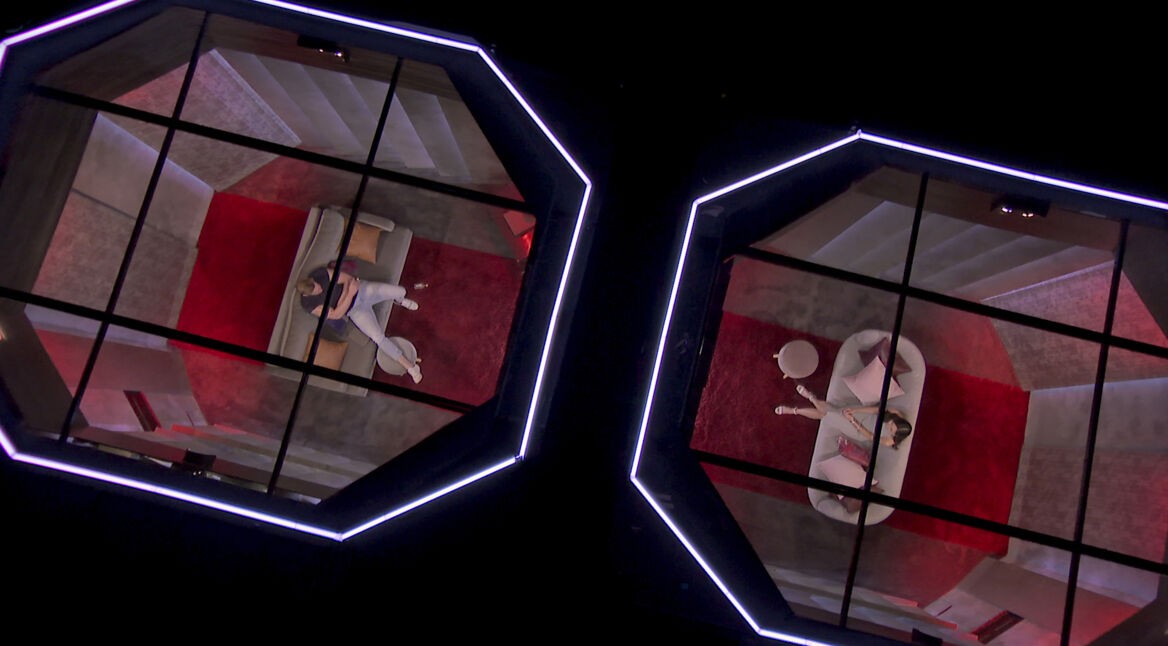 Ein Mann und eine Frau, getrennt durch eine Wand