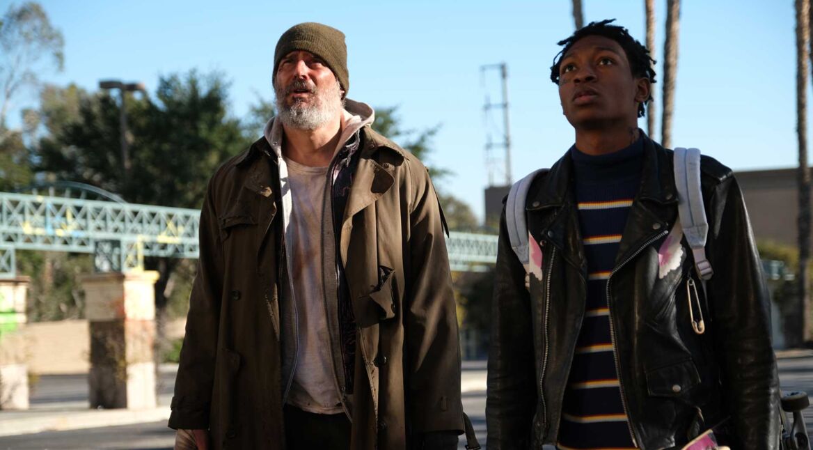 Hamster (Skylan Brooks) und Max Fist (Joe Manganiello) in Archenemy