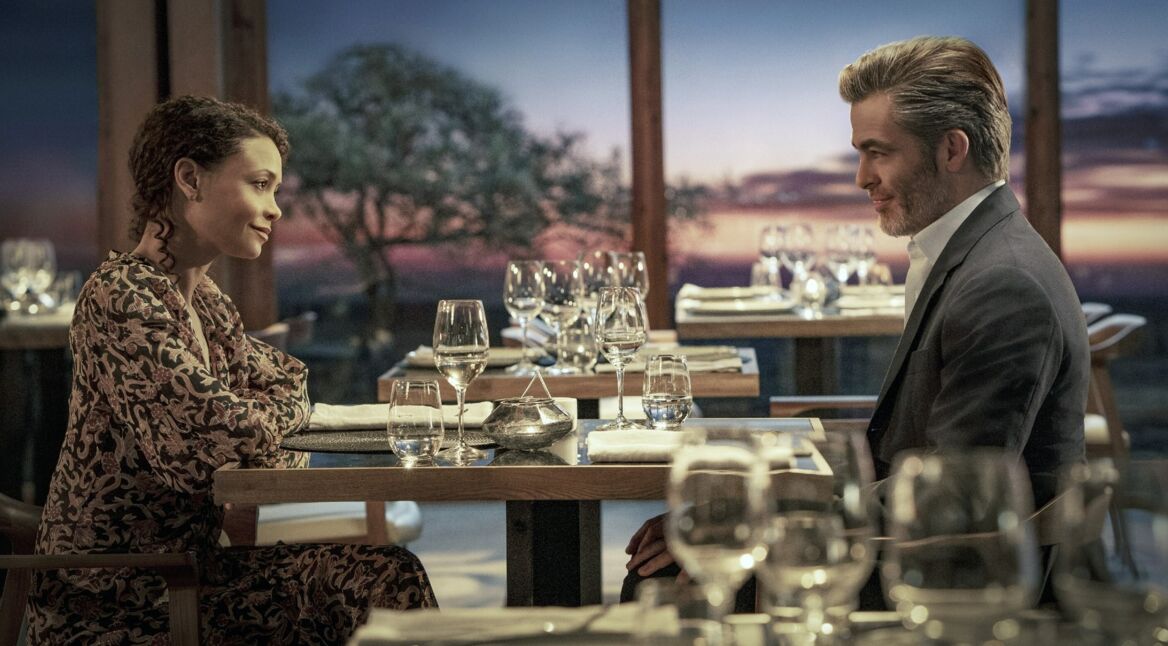 Eine Frau und ein Mann beim Dinner