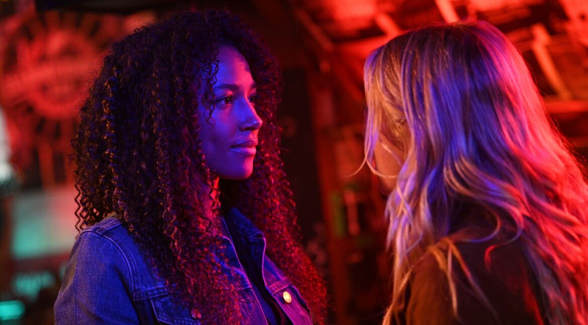 Zwei Frauen im Zwiegespräch