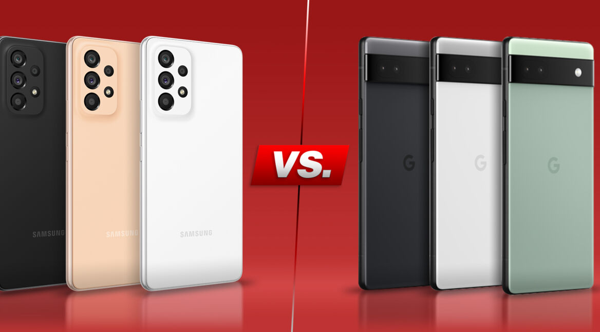 Rückseiten der Smartphones Galaxy A53 und Pixel 6a vor rotem Hintergrund