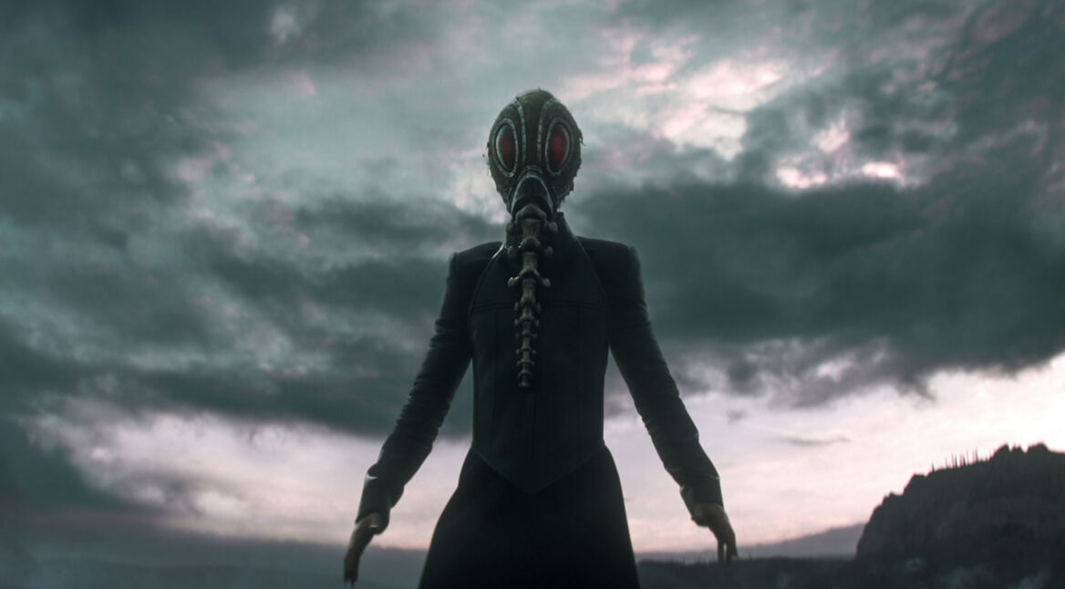 Dream tragt seinen Helm in der Serie Sandman