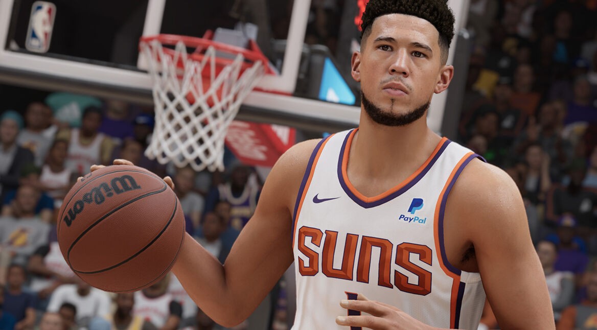 Basketballspieler Devin Booker in NBA2K23 mit Basketball in der Hand