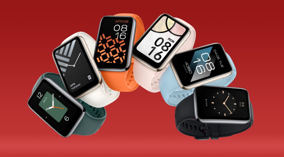 Fitnesstracker Xiaomi Smart Band 7 Pro in mehreren Versionen vor rotem Hintergrund