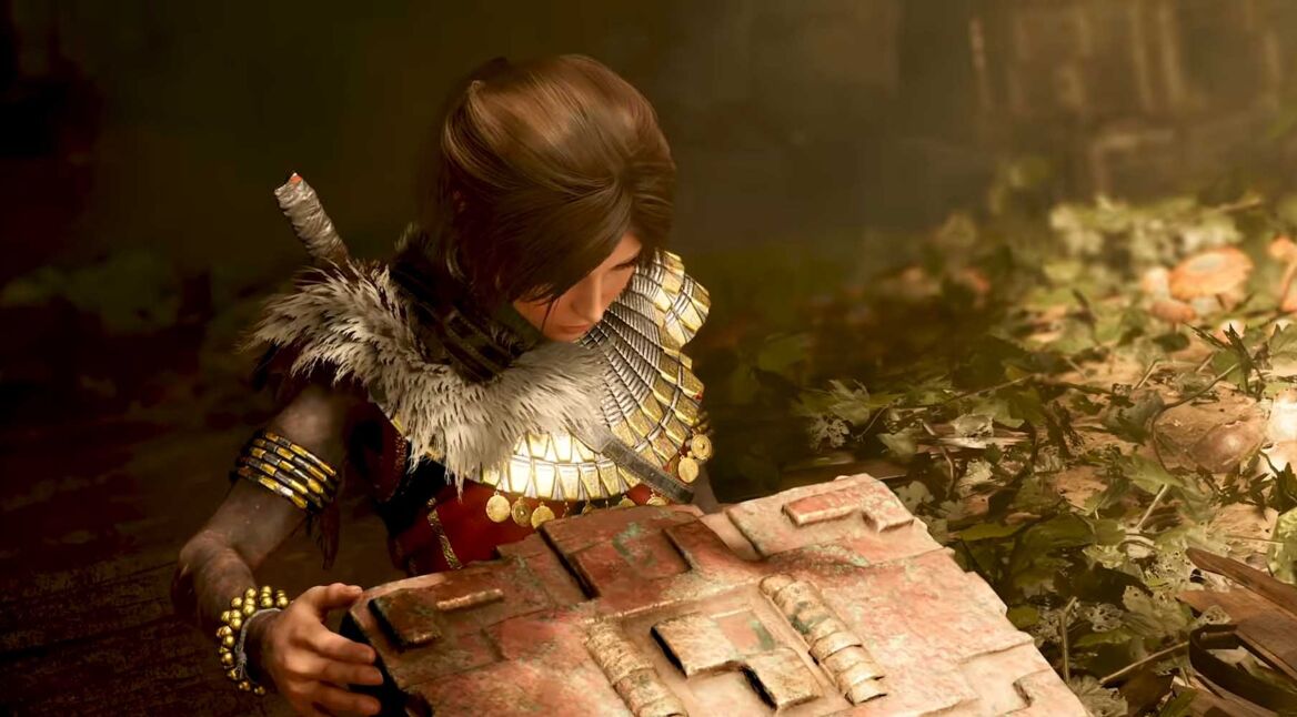 Lara Croft öffnet in Shadow of the Tomb Raider eine Schatzkiste