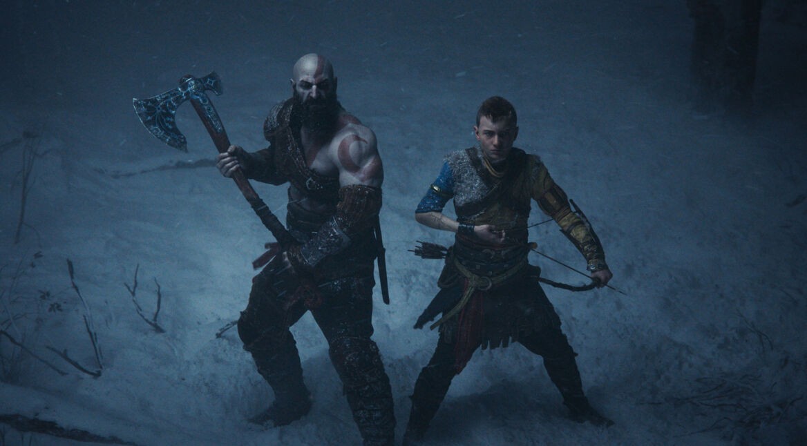 Kratos und seinen Sohn Atreus machen sich zum Kampf bereit in God of War Ragnarök