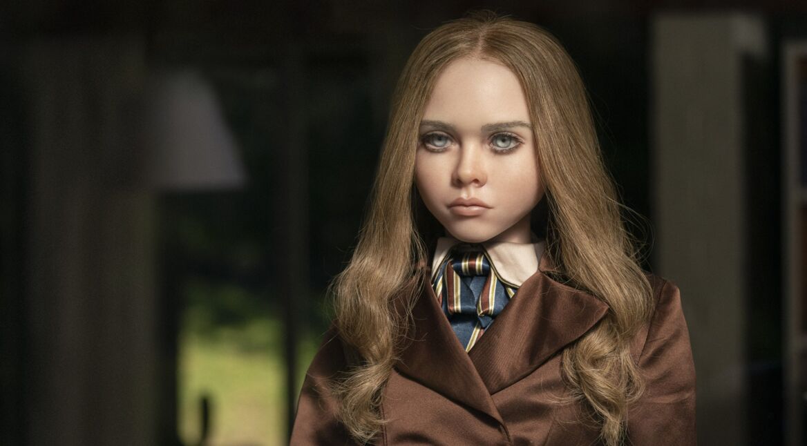 Eine unheimliche, lebensgroße Puppe