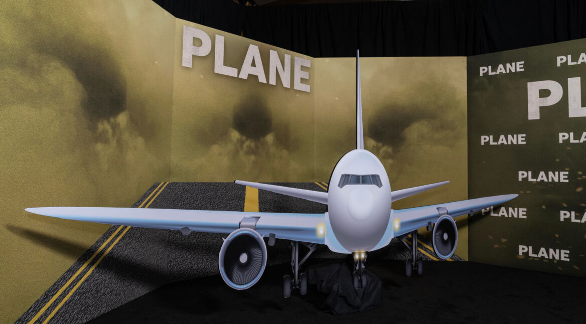 Ein Flugzeug bei der Premiere von Plane in New York