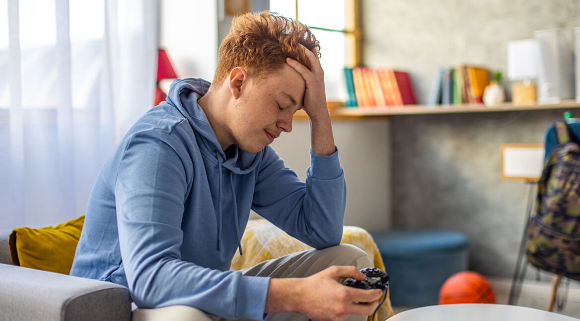 Junger Gamer gefällt das Spiel nicht