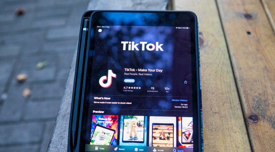 Tablet mit TikTok-App