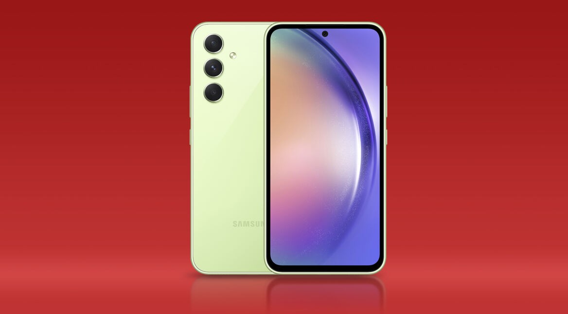 Samsung-Handy Galaxy A54 5G in Grün vor rotem Hintergrund