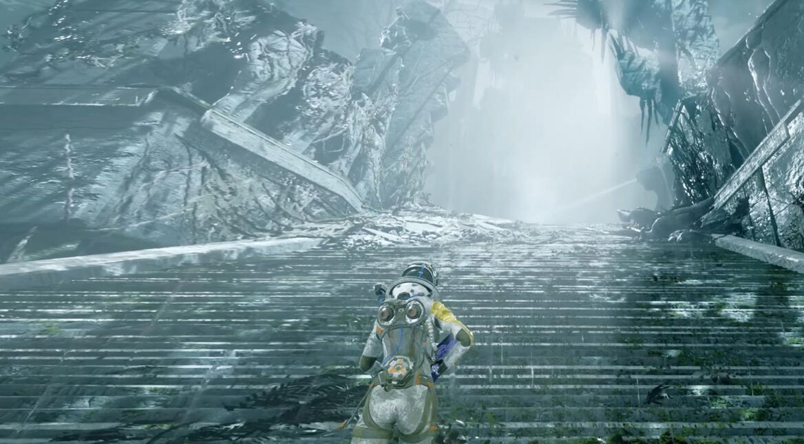 Die Protagonistin läuft eine Treppe in Returnal hoch