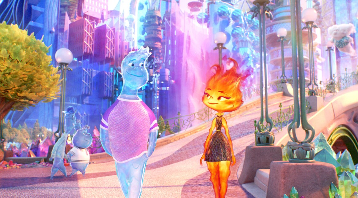 Ember und Wade laufen durch die Stadt in dem Animationsfilm Pixars Elemental