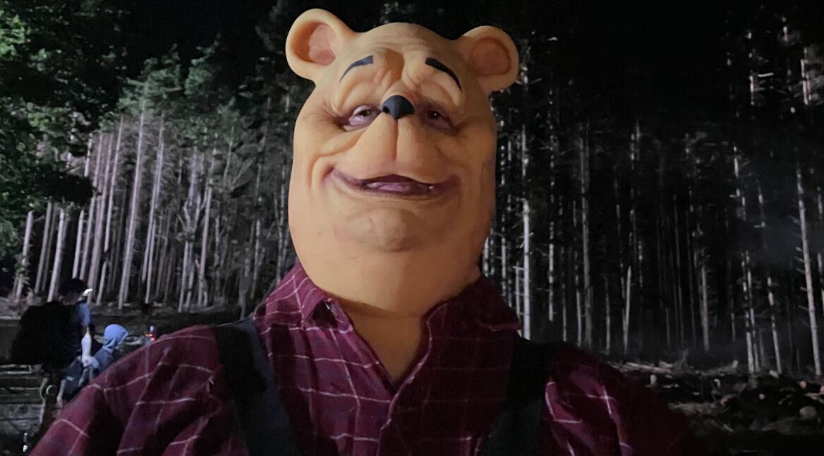 Szene aus dem Horrorfilm "Winnie the Pooh: Blood and Honey"
