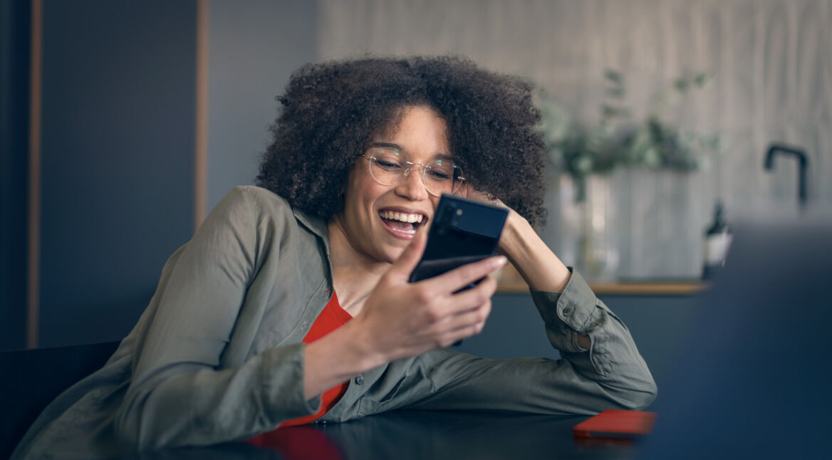 Handys mit induktivem Laden.