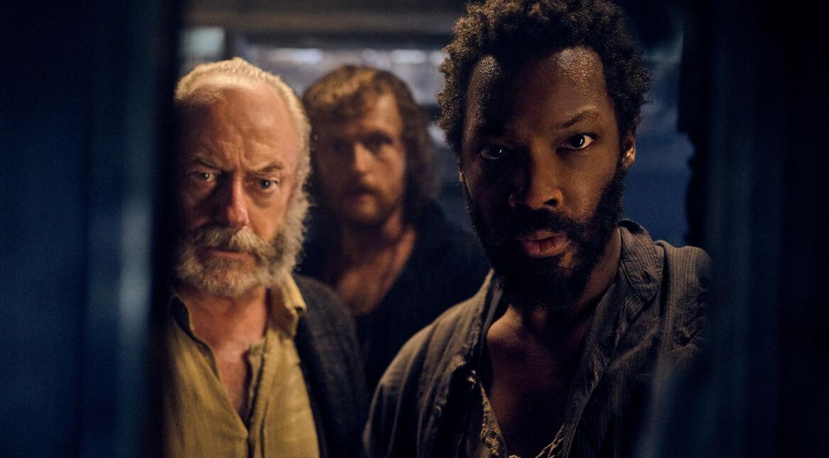 Clemens (Corey Hawkins) and Captain Eliot (Liam Cunningham) in die letzte Fahrt der Demeter