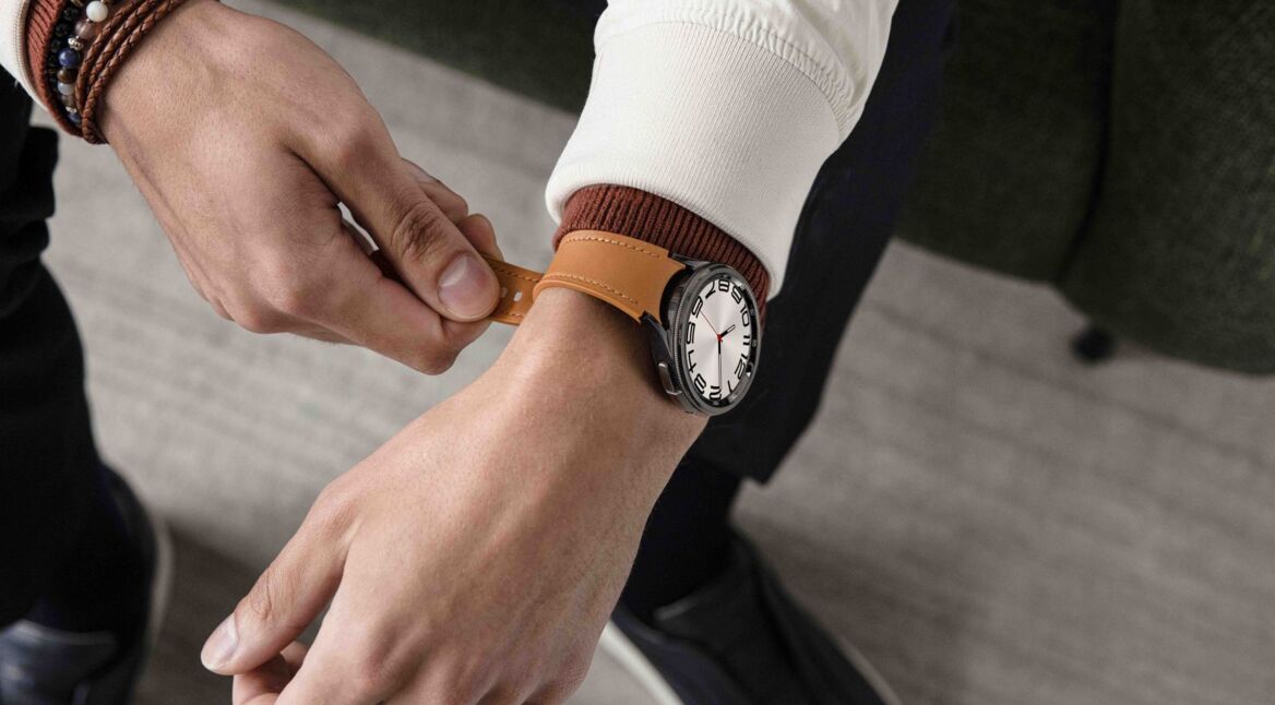 Die Galaxy Watch6 Classic am Handgelenk