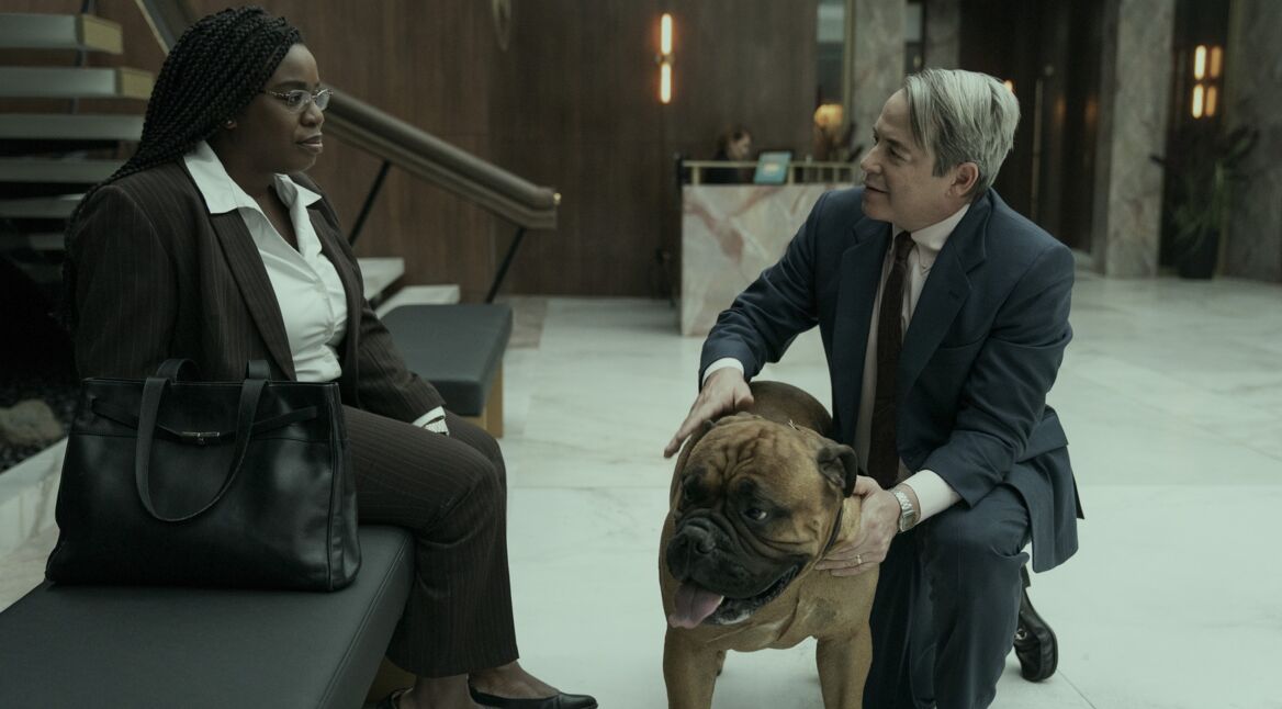 Matthew Broderick und Uzo Aduba in Painkiller.