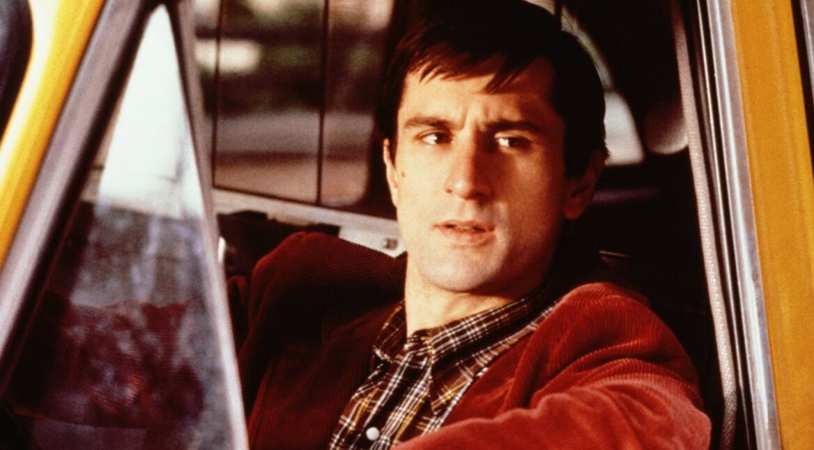 Robert De Niro schaut aus einem Auto heraus