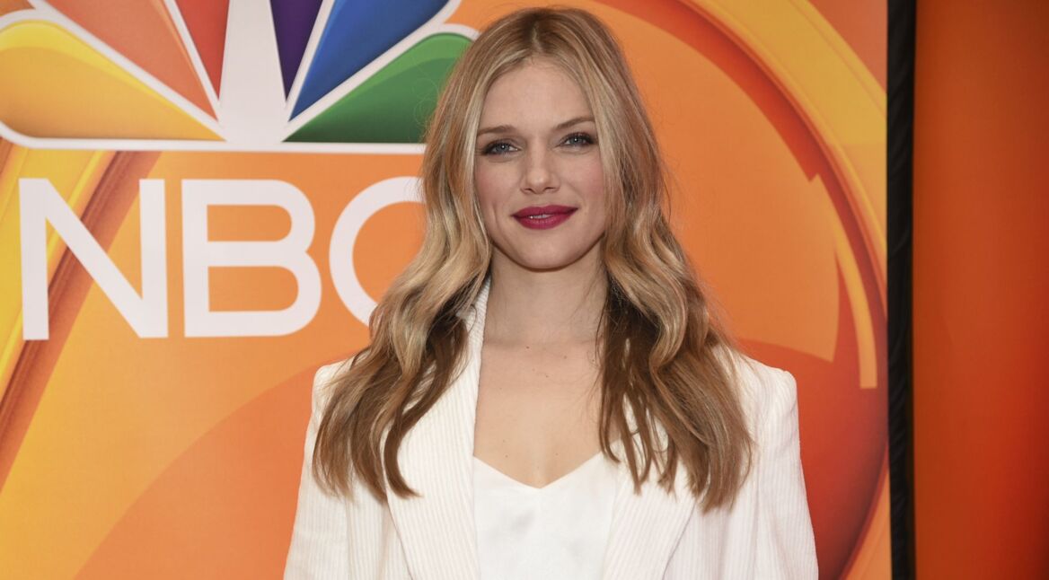 "Chicago P.D."-Darstellerin Tracy Spiridakos bei einem NBC-Event