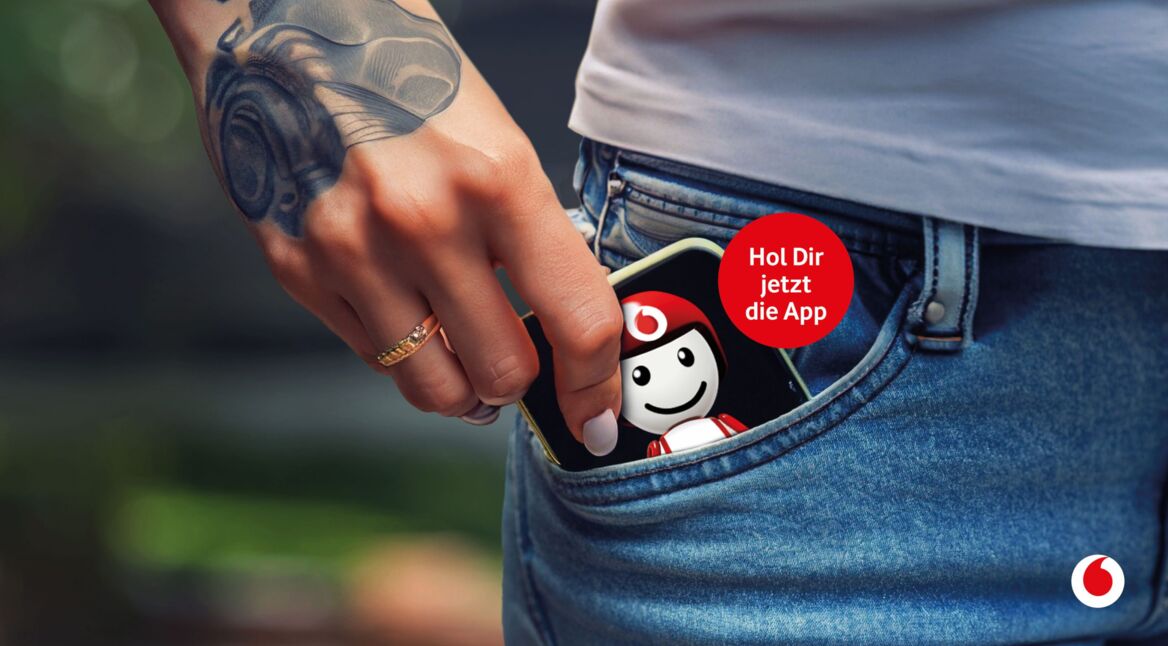 person nutzt sprachasssistent tobi in meinvodafone app