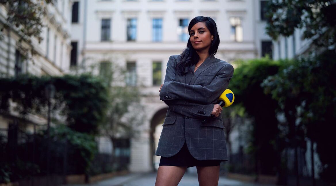 Collien Ulmen-Fernandes ist Hostin des dritten Teils der Doku "Die VIVA-Story - zu geil für diese Welt!", ab 1.12. in der ARD Mediathek.