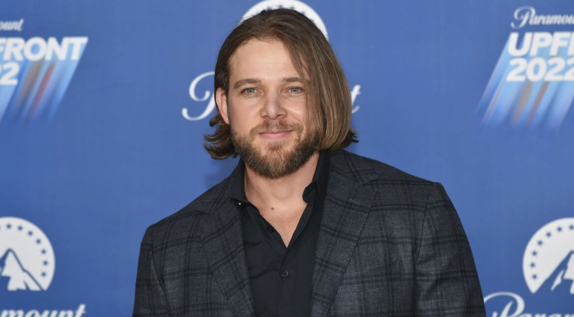 "Fire Country"-Hauptdarsteller Max Thieriot bei einem Paramount-Event