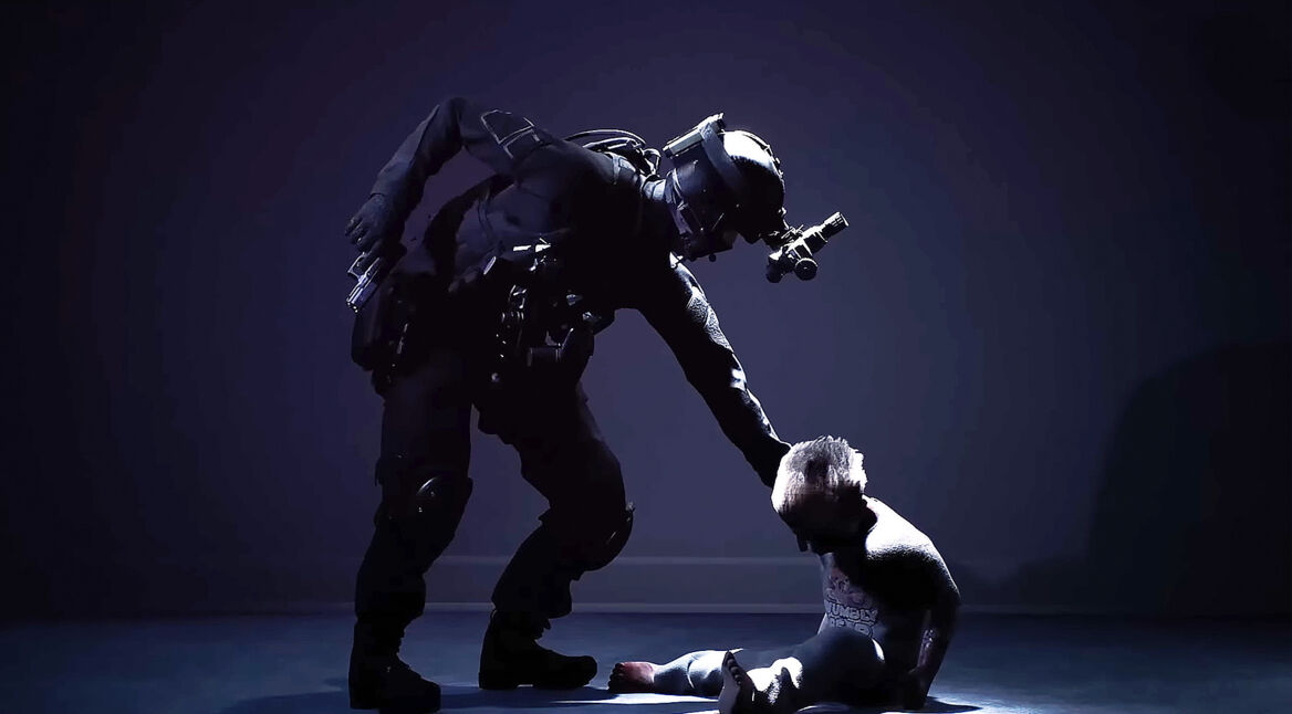 Ein Polizist rettet in Ready or Not ein Kind