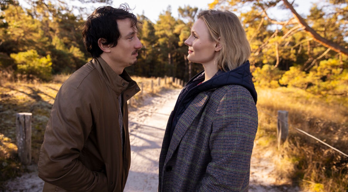 Rosalie Thomass und Laurence Rupp in Der Liebeskümmerer