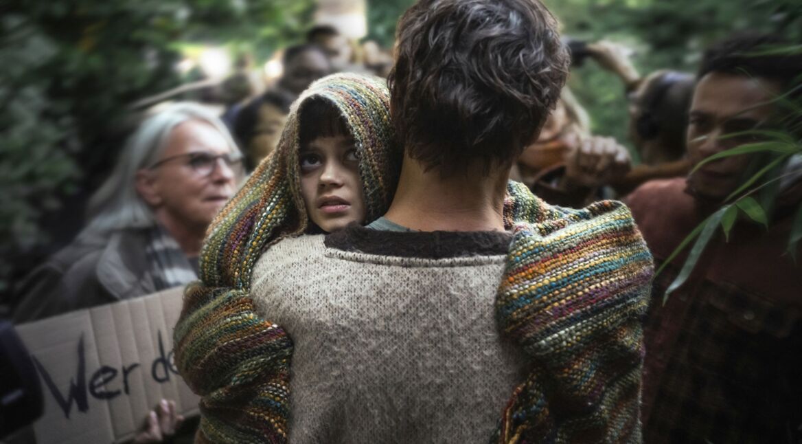 Yuna Bennett in der Netflix-Serie "Das Signal"