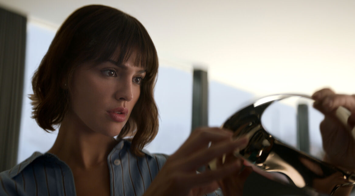 Eiza González als Auggie Salazar in 3 Body Problem