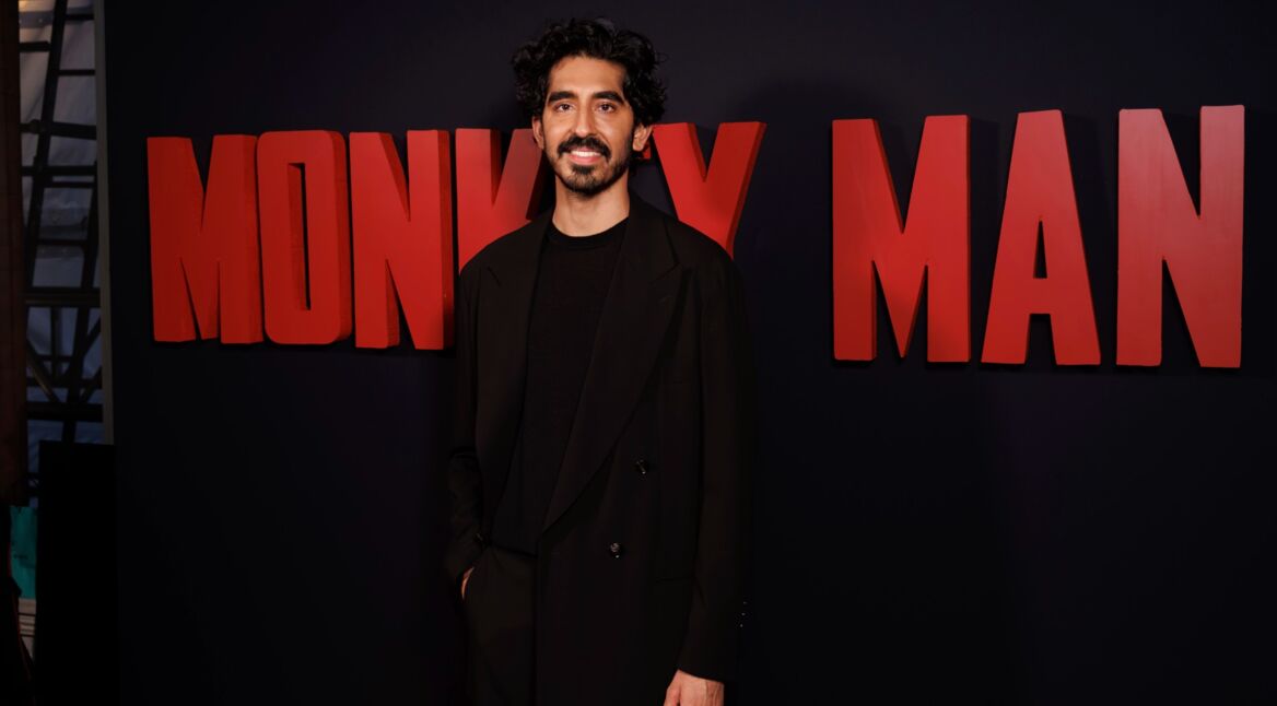 Ein Mann vor dem Schriftzug Monkey Msn.