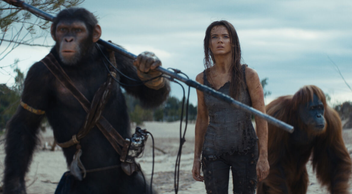 In Planet der Affen: New Kingdom treffen Affen auf Menschen.