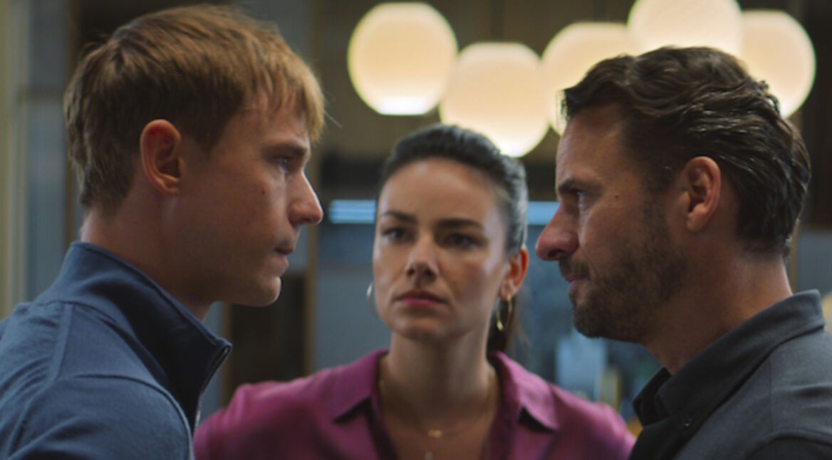 Ende erklärt: Janina Uhse, Dennis Mojen und Stephan Luca in Spieleabend