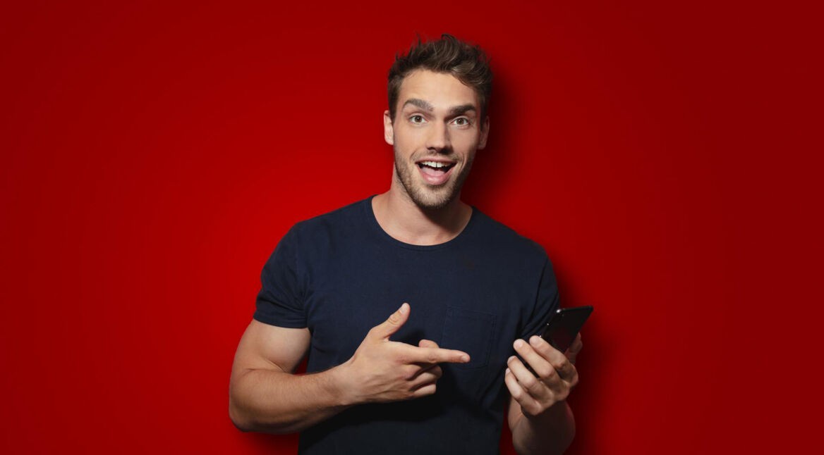 Eine Person nutzt den Vodafone Samsung-eSIM-Transfer