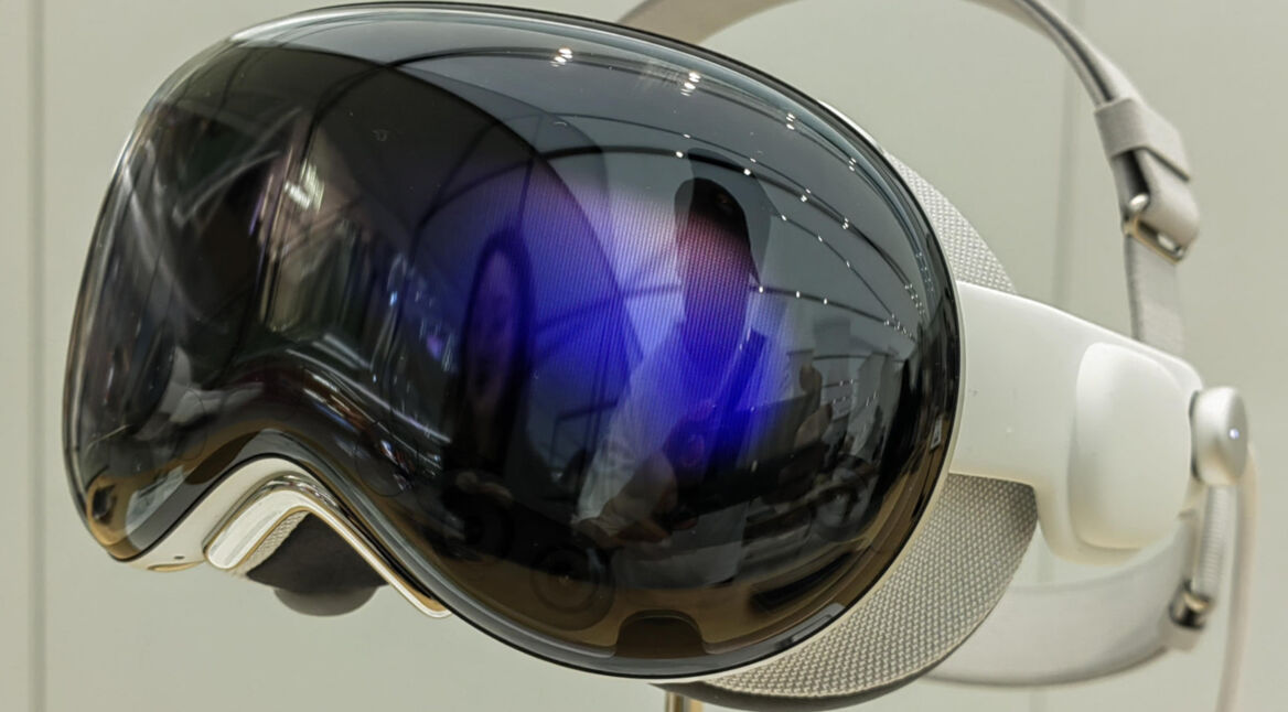 Die Apple Vision Pro in einem Laden in Shanghai, China.