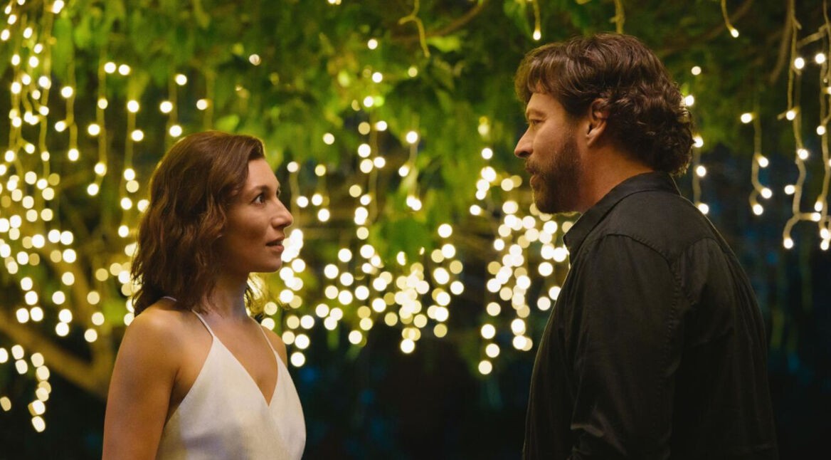 Harry Connick Jr. und Agni Scott in Find Me Falling