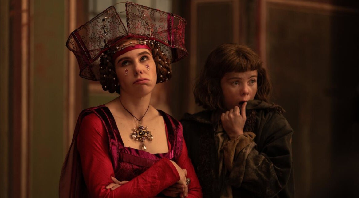 Zosia Mamet und Saoirse-Monica Jackson in The Decameron