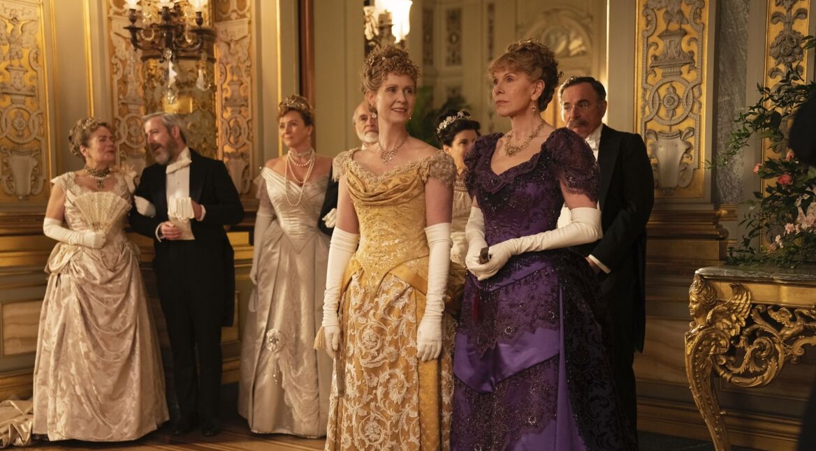 Cynthia Nixon und Christina Baranski in Staffel 1 von "The Gilded Age"