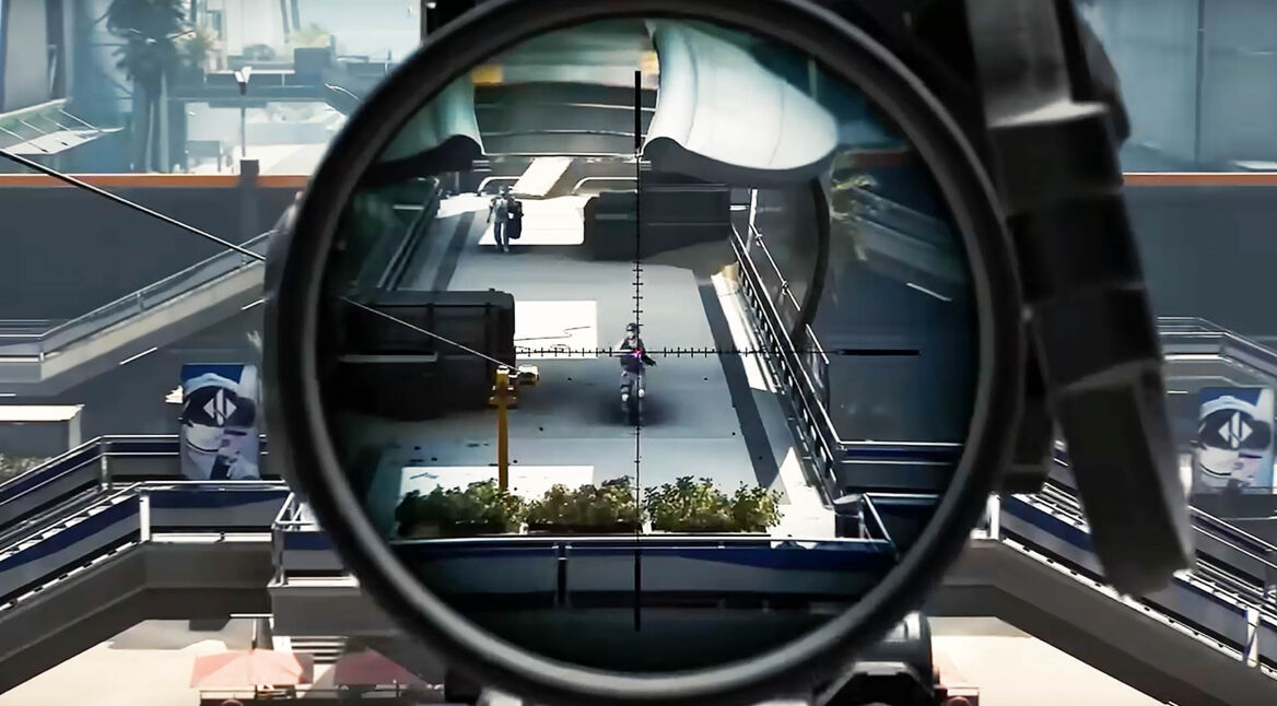 Ein:e Spieler:in blickt durch ein Scharfschützengewehr und zielt auf eine Person in Delta Force