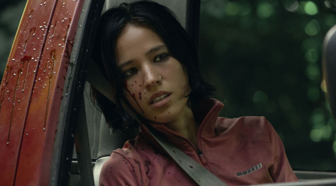 Kelsey Asbille als Iris im Netflix-Film "Don't Move"