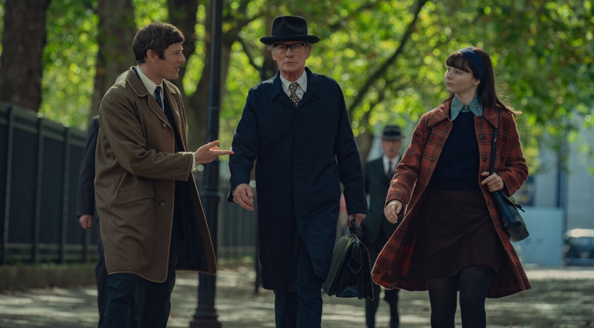 James Norton, Bill Nighy und Thomasin McKenzie in Joy