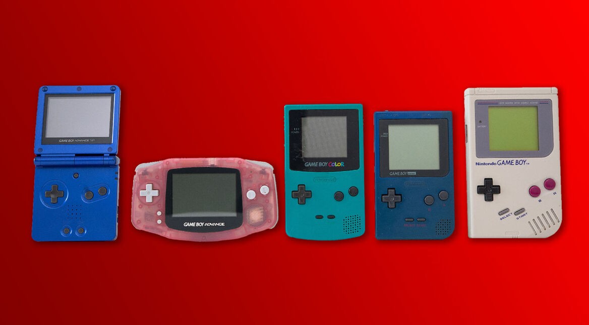GBA Advance SP, GBA, Game Boy Color, Game Boy pocket und Game Boy vor rotem Hintergrund