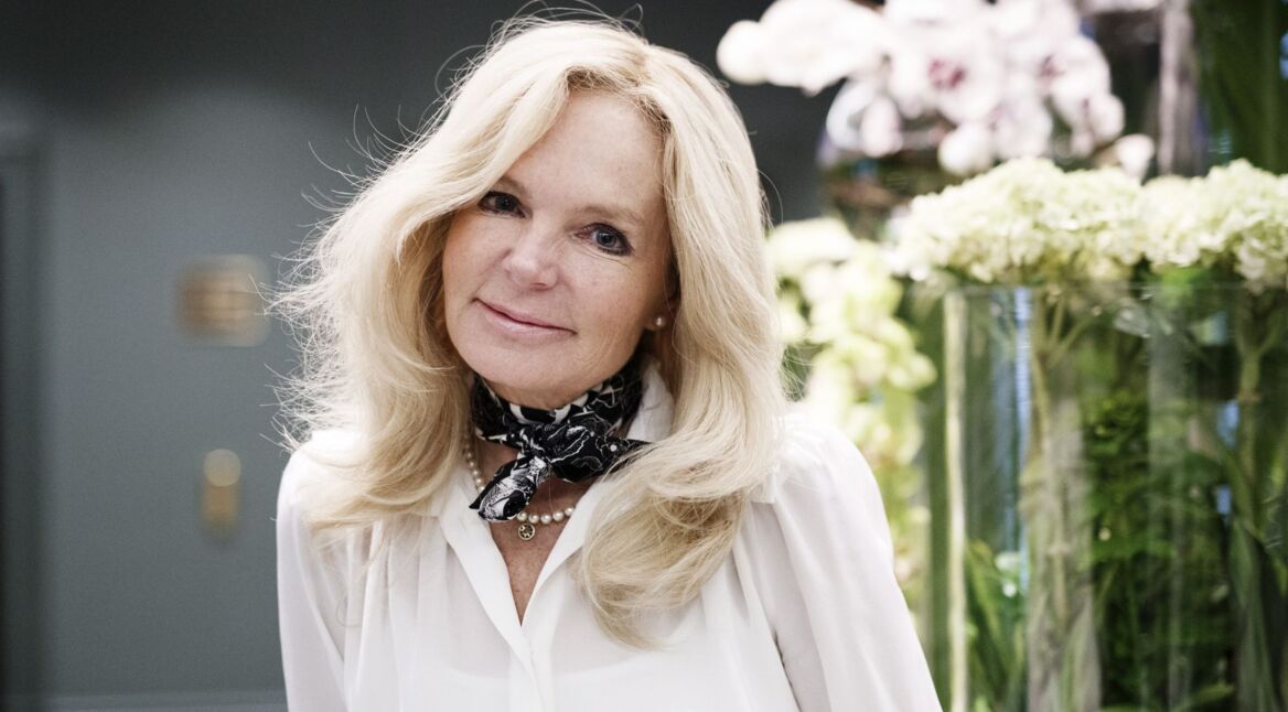 "Die sieben Schwestern"-Autorin Lucinda Riley posiert in Helsinki