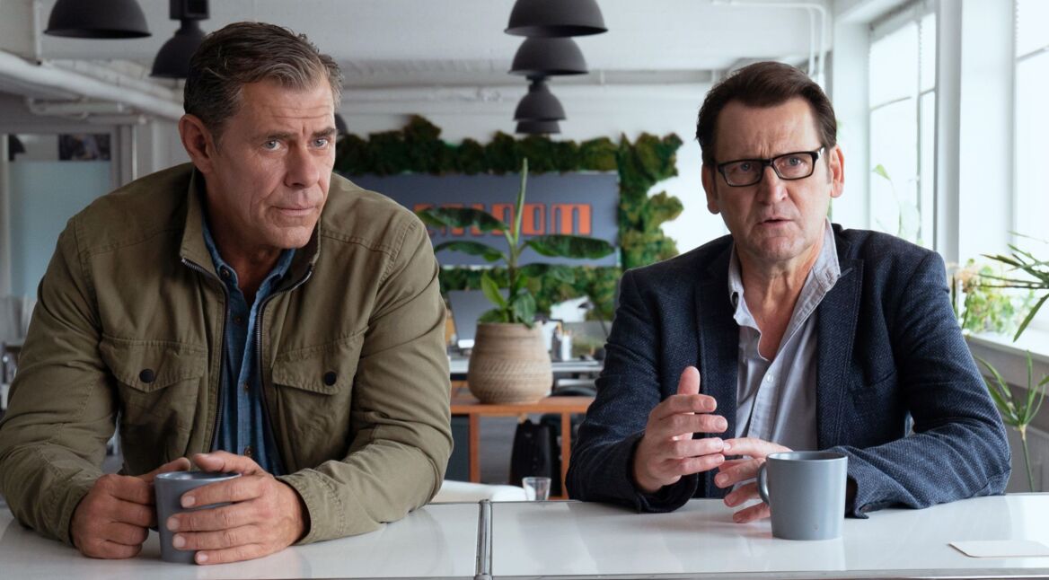 Die Kommissare Finn Kiesewetter (Sven Martinek, l.) und Lars Englen (Ingo Naujoks, r.)
