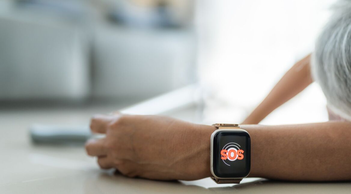 Smartwatch-mit-Sturzerkennung_Symbolbild